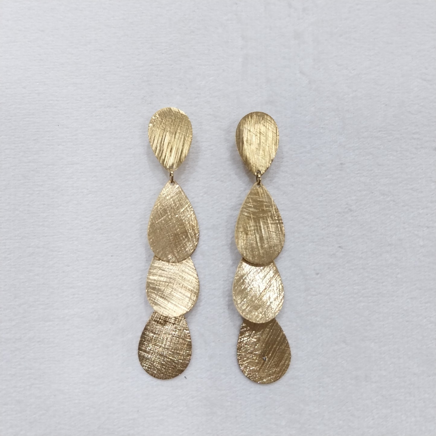 Pendiente lágrima cepillado