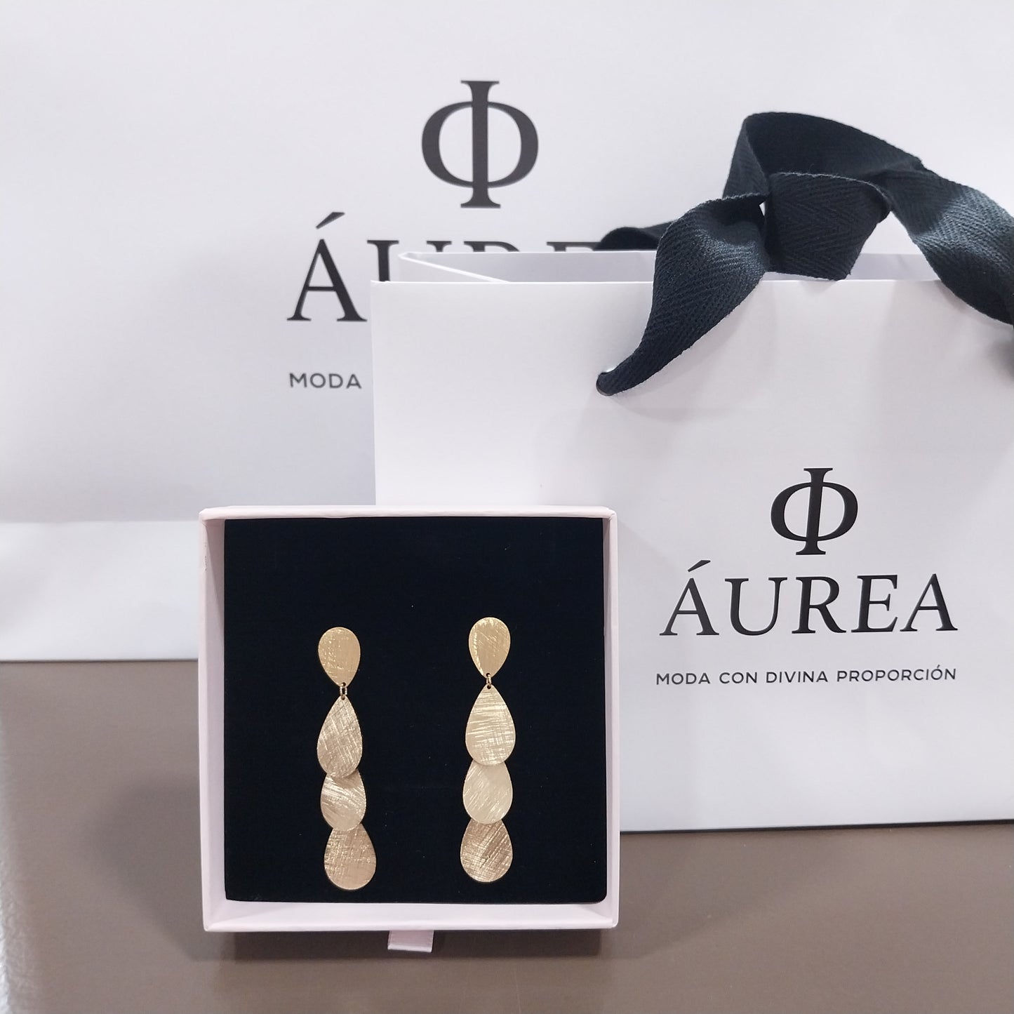 Pendiente lágrima cepillado