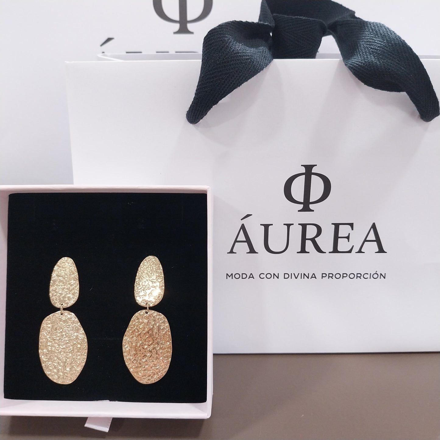 Pendiente Serena martilleado